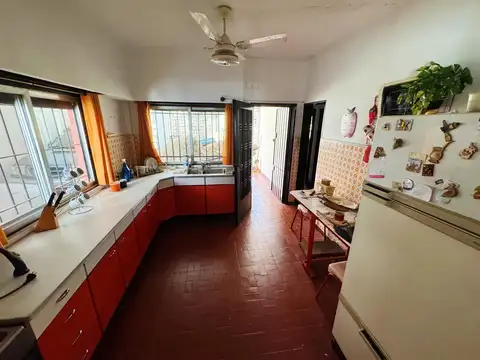 Casa en Venta con 4 cocheras