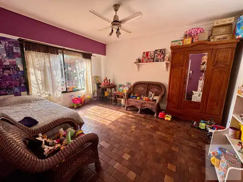 Casa 5 ambientes ubicada sobre Padre Silverman 1700 a metros de Iglesia de Lourdes