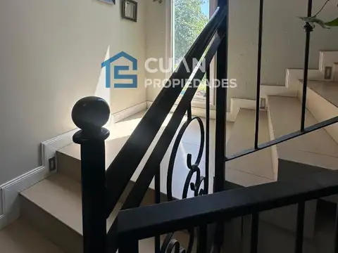 Casa en Venta con 4 cocheras
