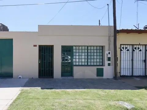 Venta Casa tres dormitorios con pileta. Camilo Aldao y Bv. Segui.