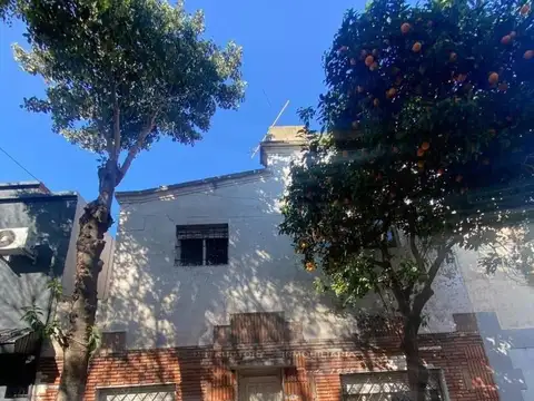 Casa en venta - 3 Dormitorios 1 Baño - Liniers
