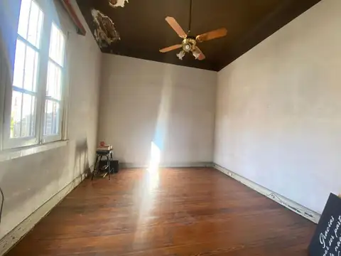 Casa en venta - 3 Dormitorios 1 Baño - Liniers