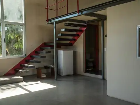 Oficina 7 ambientes con 1 baño