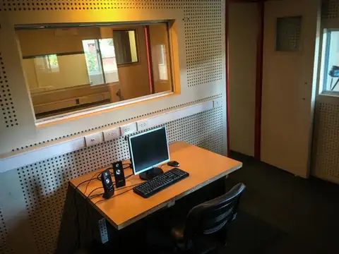 Venta de  oficina con renta en Km 40 - Pilar