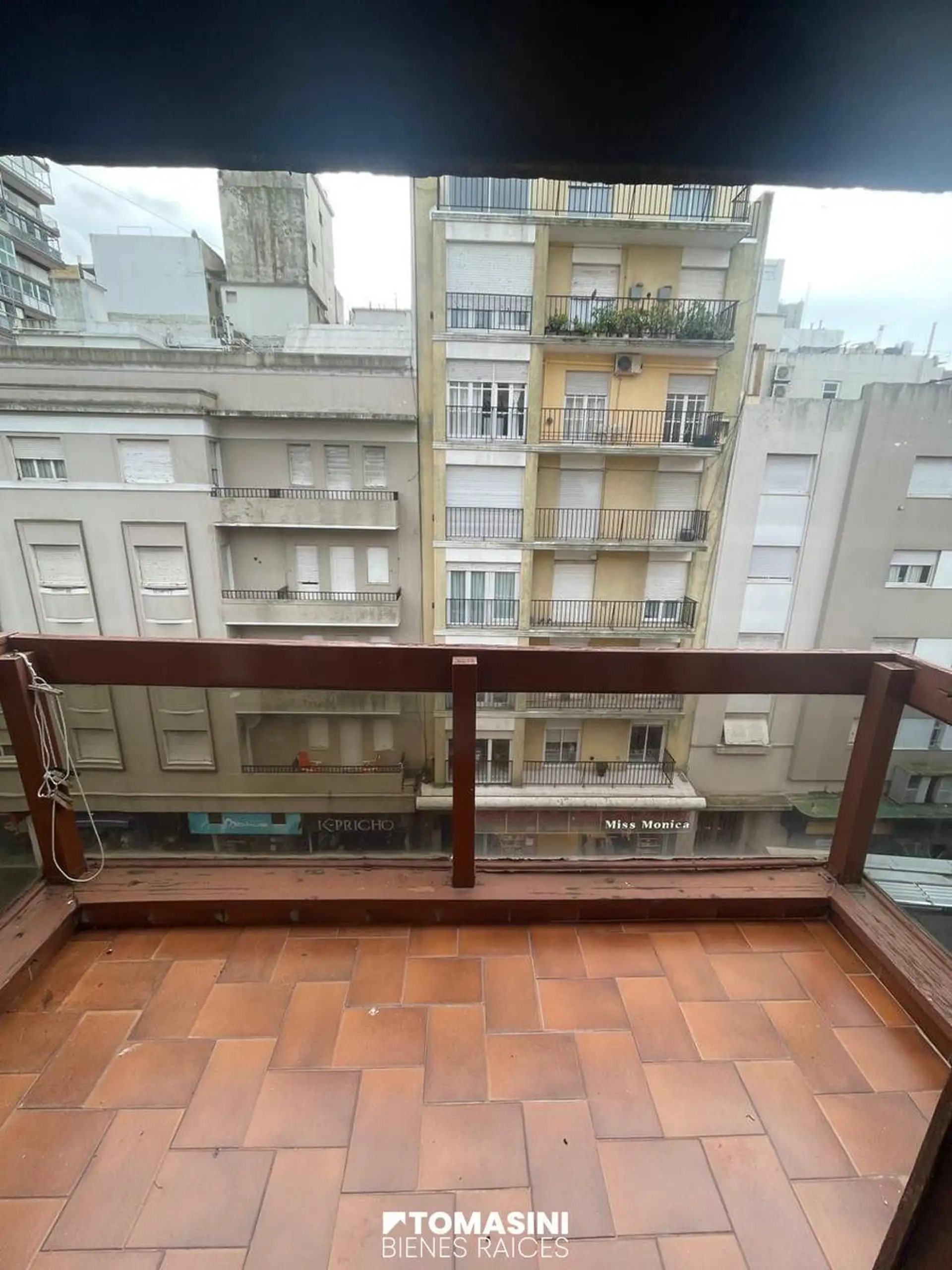 Departamento de 2 ambientes a la calle con balcon