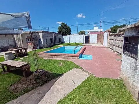 Casa en venta - 4 Dormitorios 2 Baños - San Nicolás
