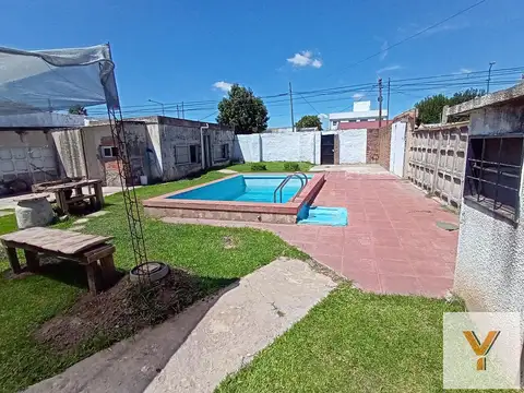 Casa en venta - 4 Dormitorios 2 Baños - San Nicolás