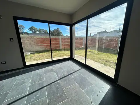 Casa en Venta en Manuel B Gonnet, USD 137.000