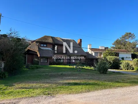 Casa 5 ambientes con 2 baños