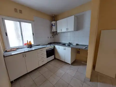 Carlos Pellegrini 100, Piso 1