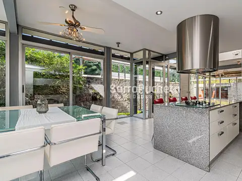 Venta casa 4 ambientes con playroom parque y jacuzzi exterior en Haedo Sur