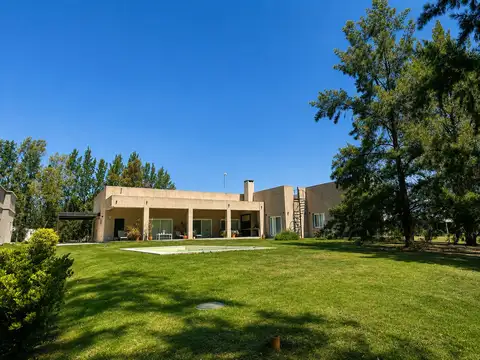 Casa 5 ambientes con 3 baños