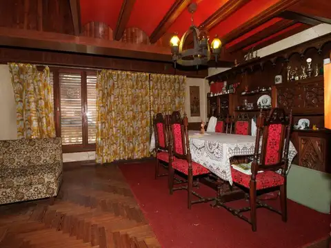 Casa 6 ambientes con 2 baños
