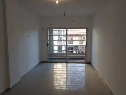 Juan de Garay 100, Piso 1