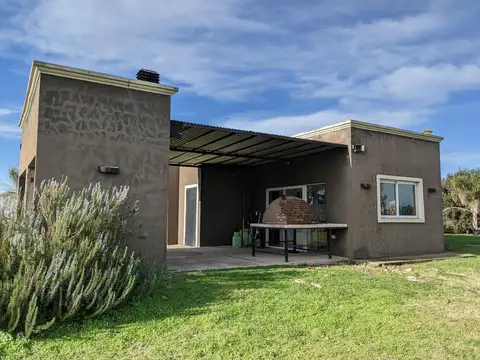 Casa 5 ambientes con 4 baños