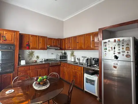 Casa de estilo antiguo en calle 29 con excelente potencial y ubicación inmejorable.