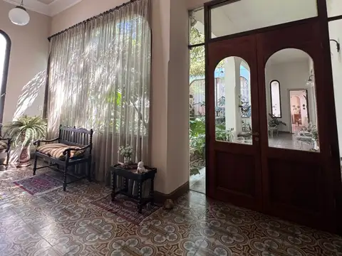 Casa de estilo amplia,  Calle 29 e/ 10 y 11