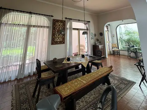 Casa de estilo amplia,  Calle 29 e/ 10 y 11