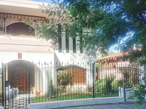 Espectacular Casa Familiar con Pileta, Quincho y patio