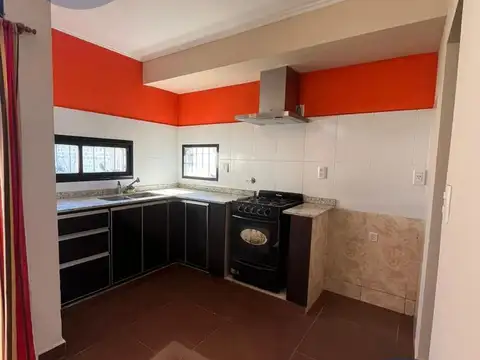 Casa 5 ambientes con 2 baños