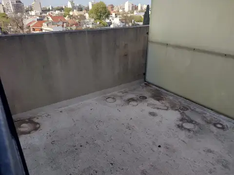 MONOAMBIENTE 5TO PISO CON PATIO VISTA ABIERTA MUY LUMINOSO