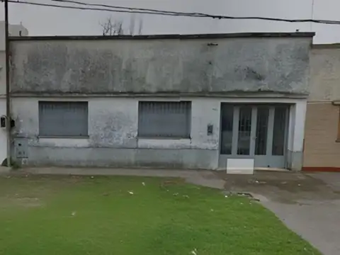 Casa a refaccionar sobre lote de 10 x 40