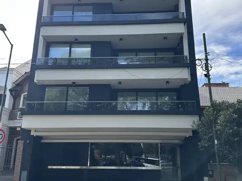 SEMIPISO 4 AMB. A ESTRENAR CON BCON AL FRENTE +PATIO PLENO BARRIO NAON