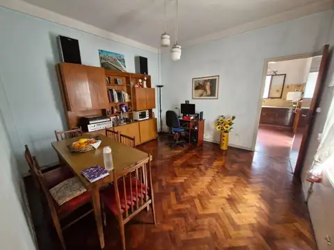 Excelente Casa 3 Ambientes al frente c/ Galpon Fondo Libre Patio Terraza y Quincho