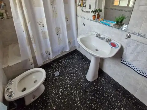 Casa 3 ambientes con 2 baños