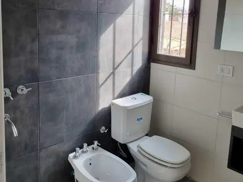 Departamento 6 ambientes con 2 baños