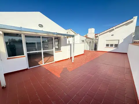 VENTA PH A METROS DE JUAN B JUSTO 4 Ambientes con Quincho y Terraza 