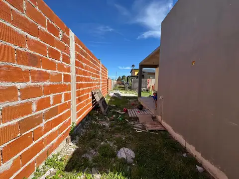 Casa 3 ambientes con 1 baño