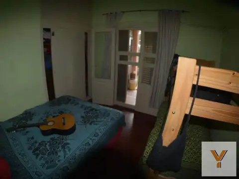 Casa 6 ambientes con 2 baños