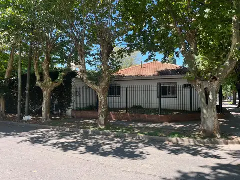 Casa en Venta en Adrogue, USD 330.000