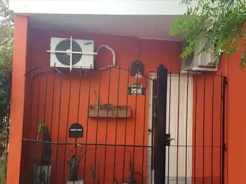 CASA 3 AMBIENTES CON COCHERA