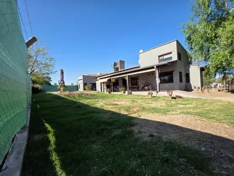 Casa 5 ambientes con 4 baños
