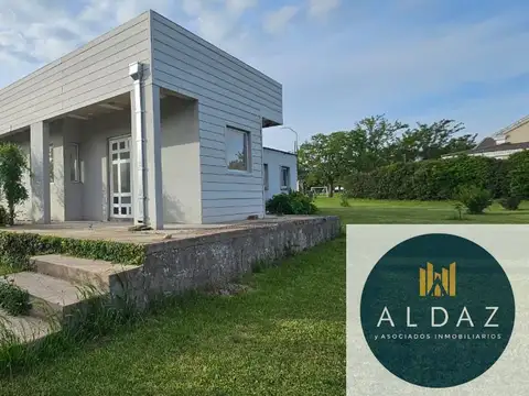 VENDE casa de 3 dormitorios en Pago 100