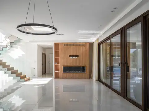 Casa en Venta con 2 cocheras