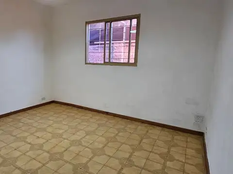 Depto Tipo Casa en Alquiler en Haedo, $ 850.000
