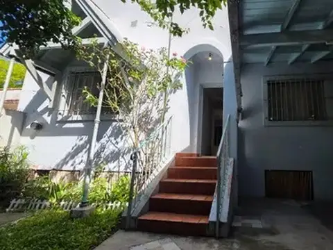 Casa en venta - 3 Ambientes con patio en Tigre Centro