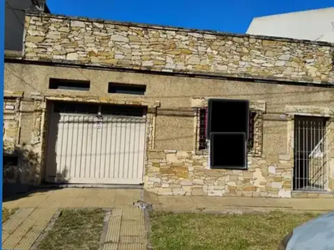 Casa con Departamento Independiente en Venta