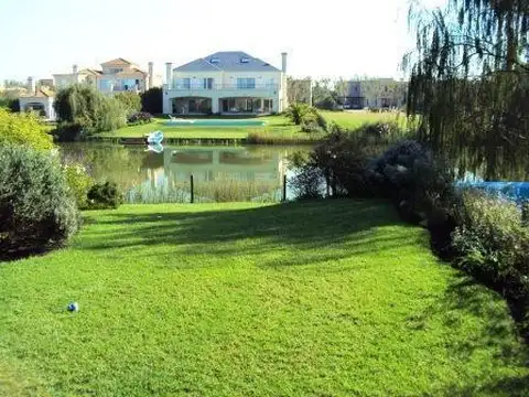 Casa  en Venta 5 dorm. 1 dorm en PB en La Isla, Nordelta, Tigre