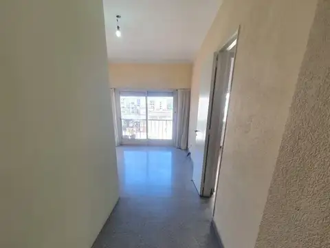 Muy buen departamento de 2 1/2 Ambientes, 60 metros totales. Al Frente En Haedo Excelente ubicación.