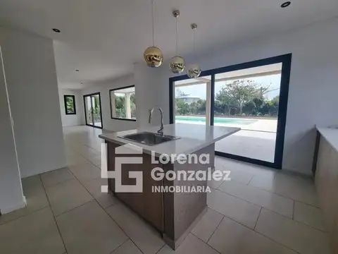Casa 5 ambientes con 6 baños