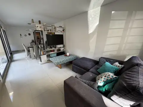 VENTA DUPLEX 3 AMBIENTES CON TERRAZA, PATIO Y COCHERA