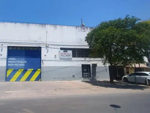 Amplio galpón en alquiler en zona sur