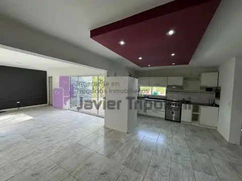 Casa en Alquiler con 4 cocheras