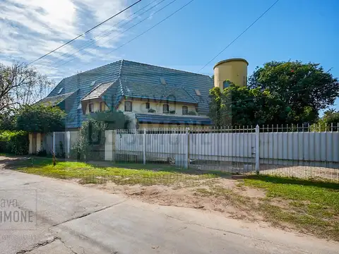 Casa 7 ambientes con 5 baños