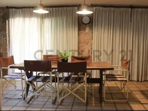 Casa en Venta con 2 cocheras