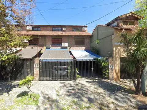 Triplex en venta con patio y parrilla en Olivos